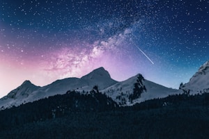 《银河战舰》动作科幻电影高清封面 - 星空战斗场景